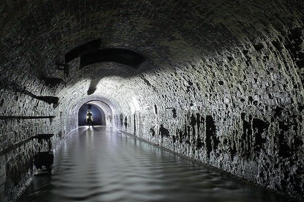 Londoner Abwasserleitung wurde im Laufe von 6 Jahren nach dem Großen Gestank entworfen und in Betrieb gesetzt