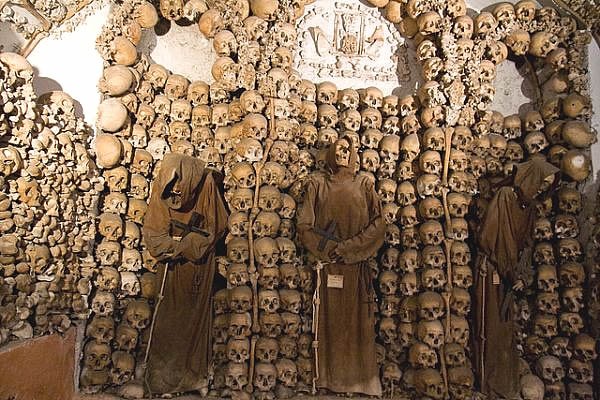 If you start a tour with the bone Church, the tourists will remember Rome for a long time 