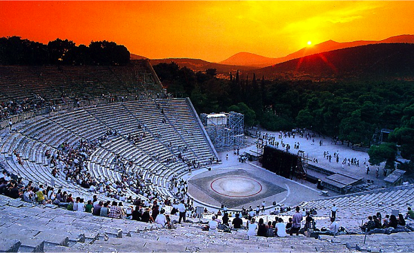 Сегодня, как и две тысячи лет назад, в театре Эпидавра играют спектакли